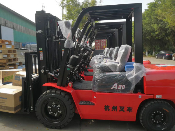 叉車轉(zhuǎn)向沉重？叫你這些方法排除！