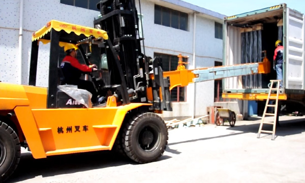 杭州叉車(chē)|玻璃行業(yè)，叉車(chē)串桿屬具卸貨實(shí)拍案例