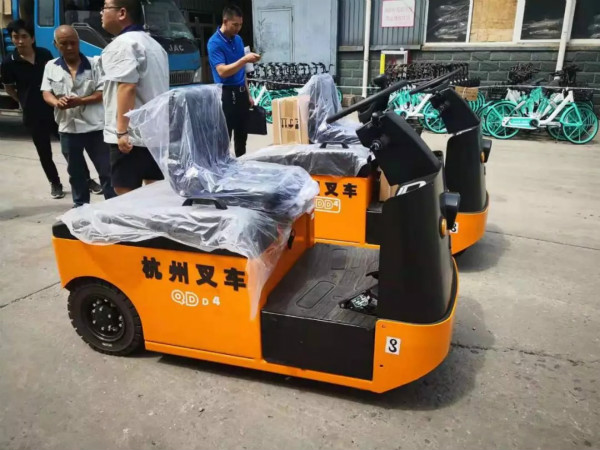 電動(dòng)牽引車