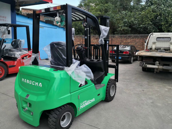 【干貨】電動(dòng)堆高車、電動(dòng)搬運(yùn)車的電機(jī)和繼電器應(yīng)該怎么保養(yǎng)？