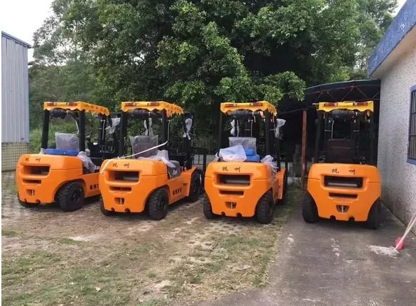 【叉車操作小知識】內(nèi)燃叉車要怎么換擋？