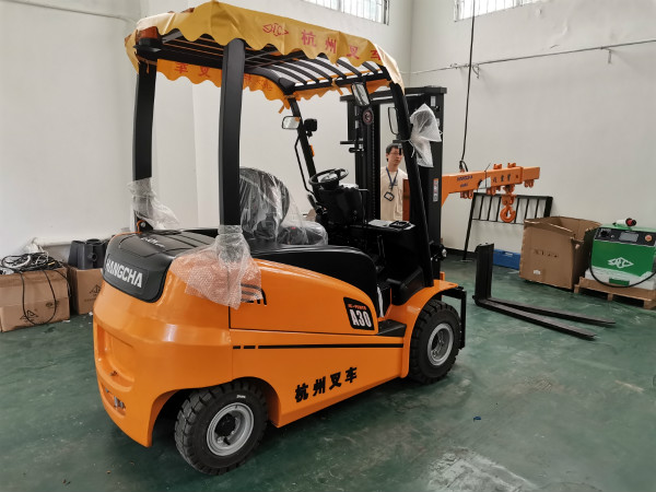 【叉車(chē)保養(yǎng)小知識(shí)】叉車(chē)電池怎樣加水才正確？